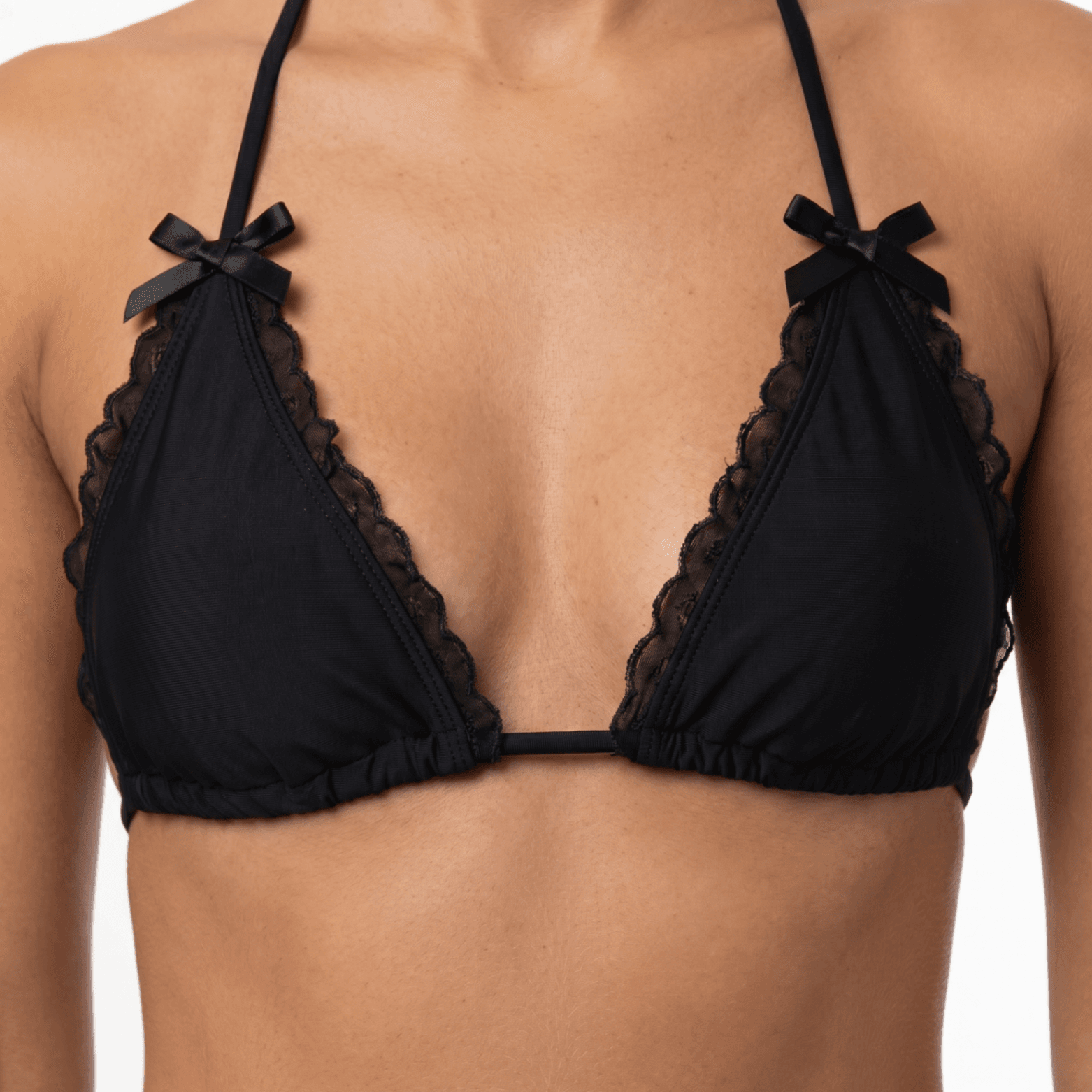 SIENNA PIKINI TOP - BLACK on model